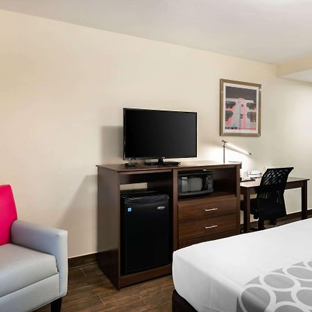 Downtown Hollywood Gardens Inn & Suites Exterior foto