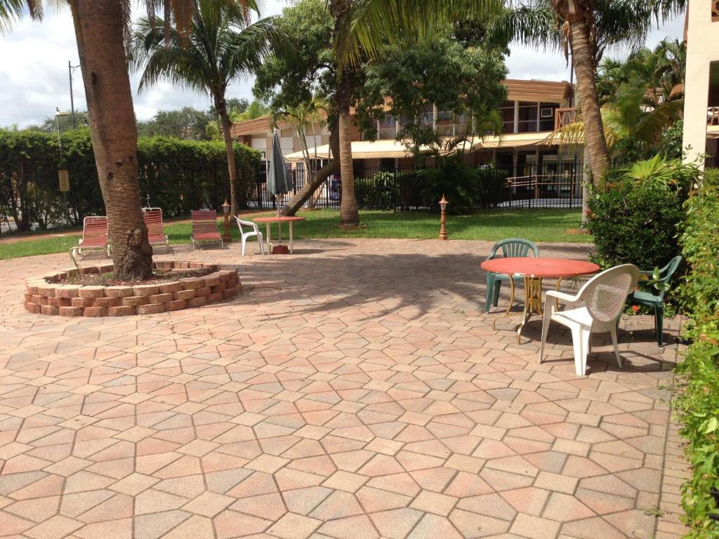 Downtown Hollywood Gardens Inn & Suites Exterior foto
